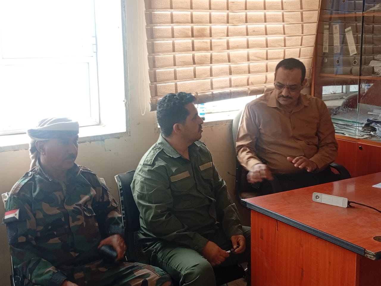 مدير عام شرطة الضالع يزور الأحوال المدنية والعمليات المشتركة بالمحافظة مدير عام شرطة الضالع يزور الأحوال المدنية والعمليات المشتركة بالمحافظة